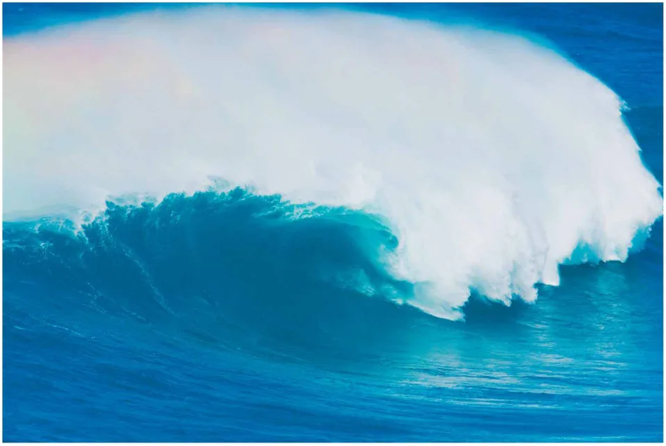 Spilling breaker, resulting from a gradual beach slope