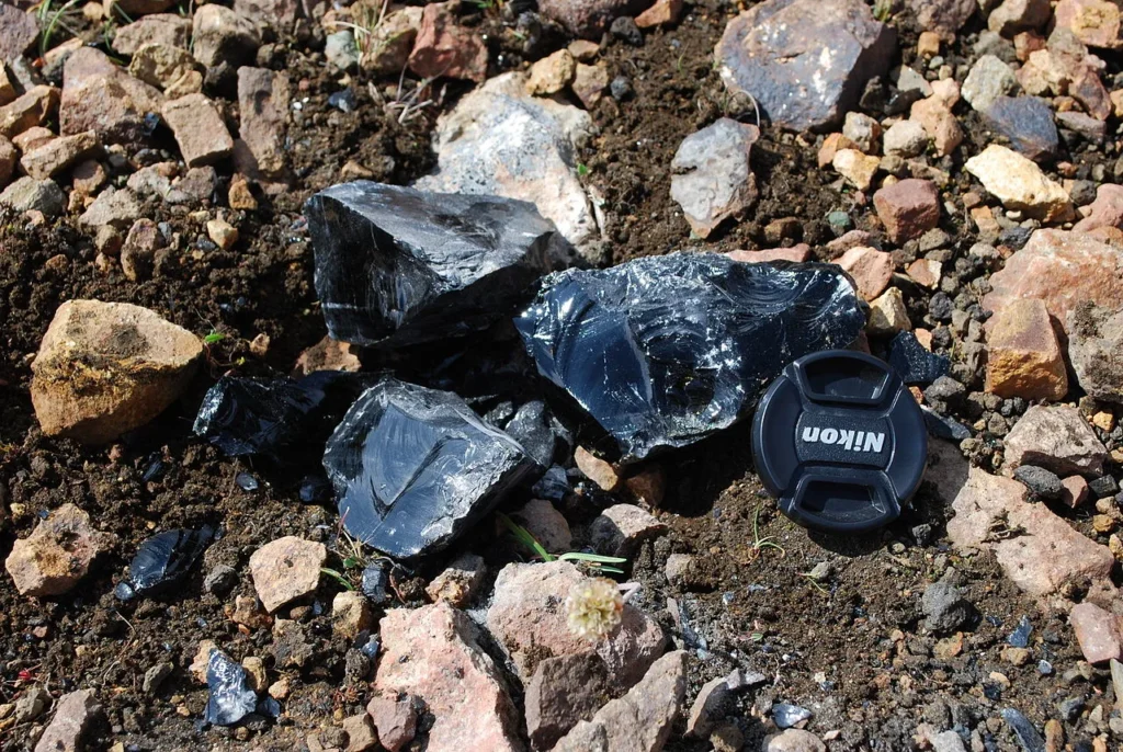 1 Introduction 1.21 Obsidian and other volcanic debris in Iceland