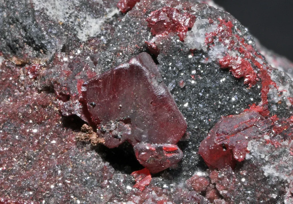 1 Introduction 1.20 Cinnabar with native mercury