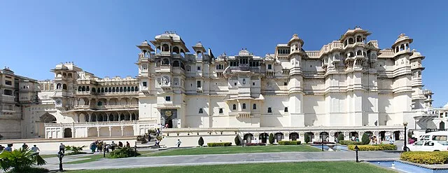 Maharana Pratap Airport Udaipur (UDR) – Flights, Hotels & Tips 2025 City Palace front view,udaipur