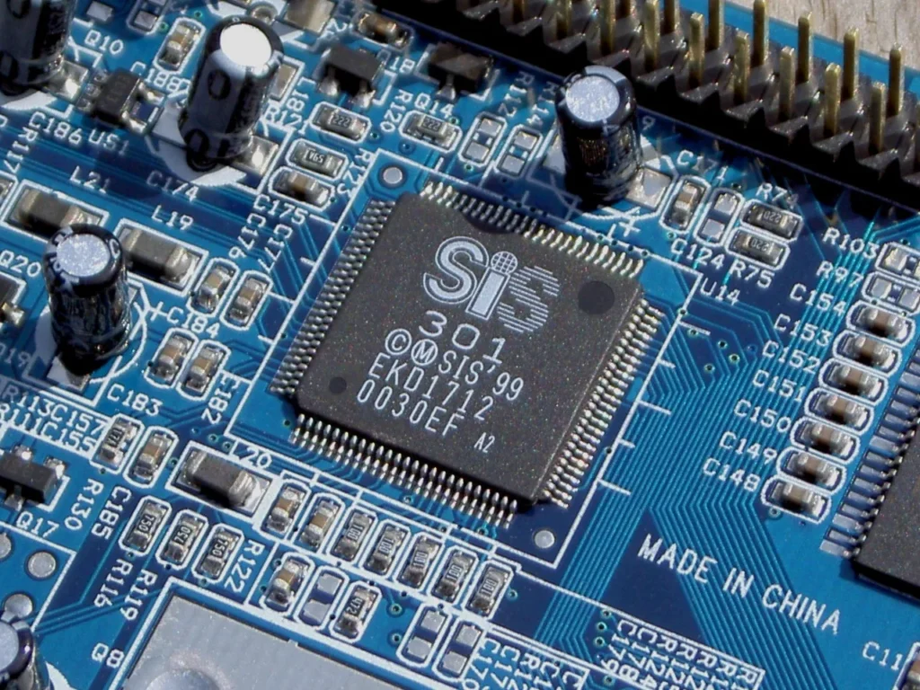 1 Introduction 1.5 Silicon video chip in circuit board