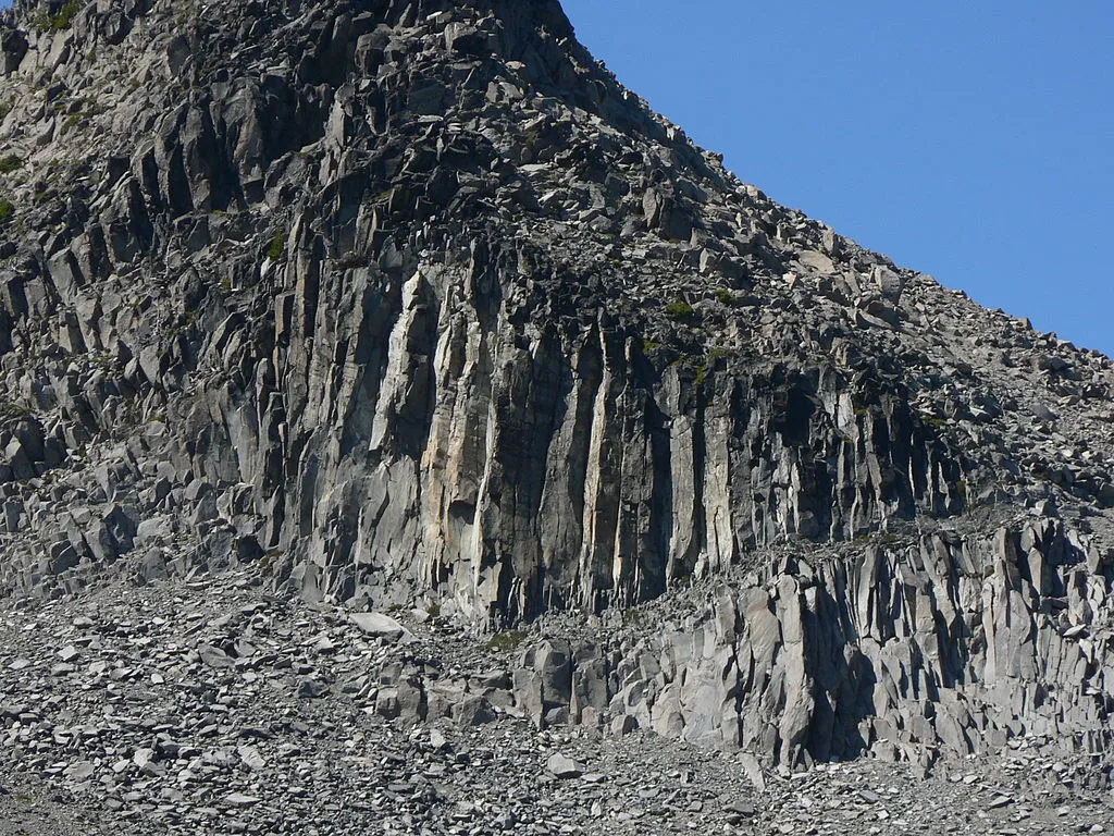 6 Igneous Rocks and Silicate Minerals Outcrop with basalt columns in Mt. Rainier National Park