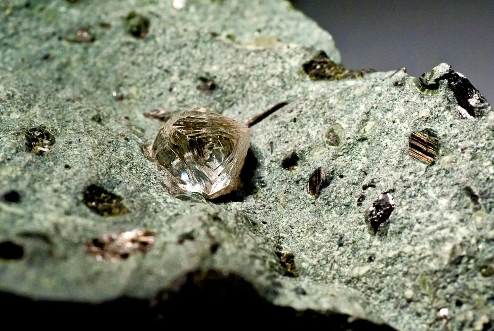 8 Metamorphic Minerals and Metamorphic Rocks A large diamond crystal in kimberlite. The largest crystal is about 7 mm across.
