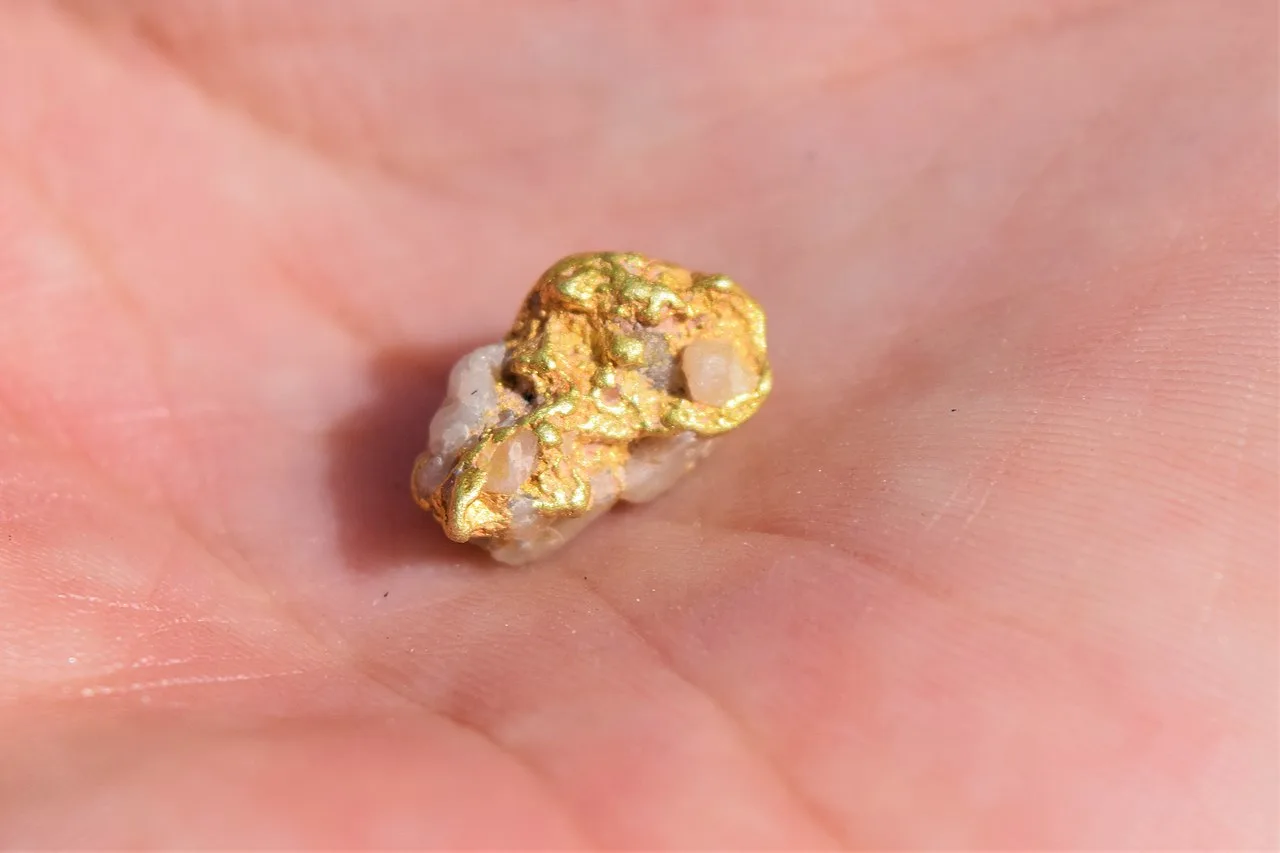 3 Mineral Properties Gold nugget on quartz