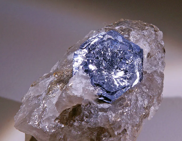 3 Mineral Properties Molybdenite on quartz