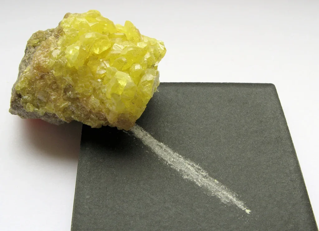 3 Mineral Properties Yellow sulfur streak