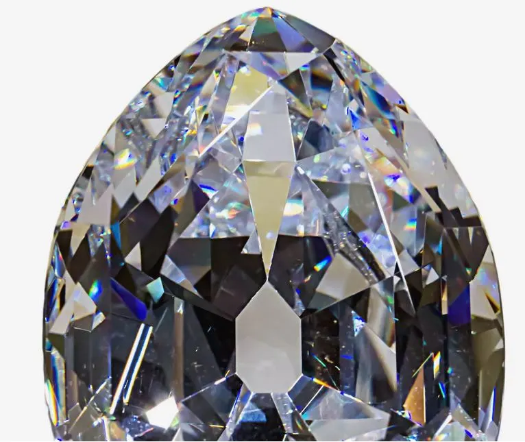 5 Optical Mineralogy Play of fire and dispersion in diamond