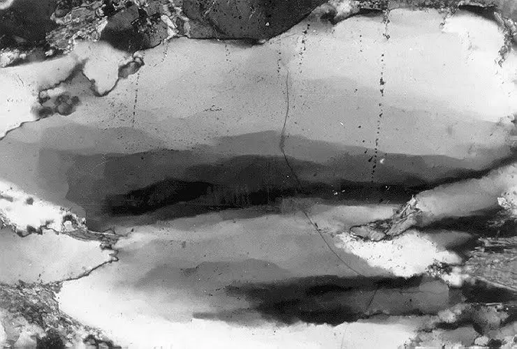 5 Optical Mineralogy Quartz in thin section displaying undulatory extinction