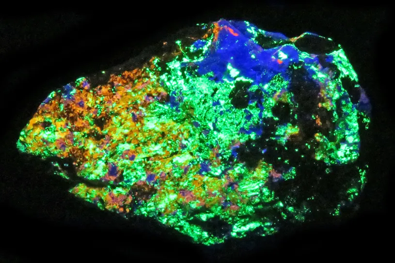 3 Mineral Properties Willemite, hardystonite, clinohedrite, and calcite