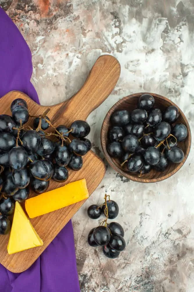 Black grapes: Unleash antioxidant power! Deliciously nourish your body for vibrant health.
