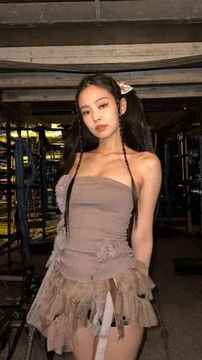 Khushi Srivastava 2026 Tour: Ultimate concert outfit ideas for ladies. Dress to shine!