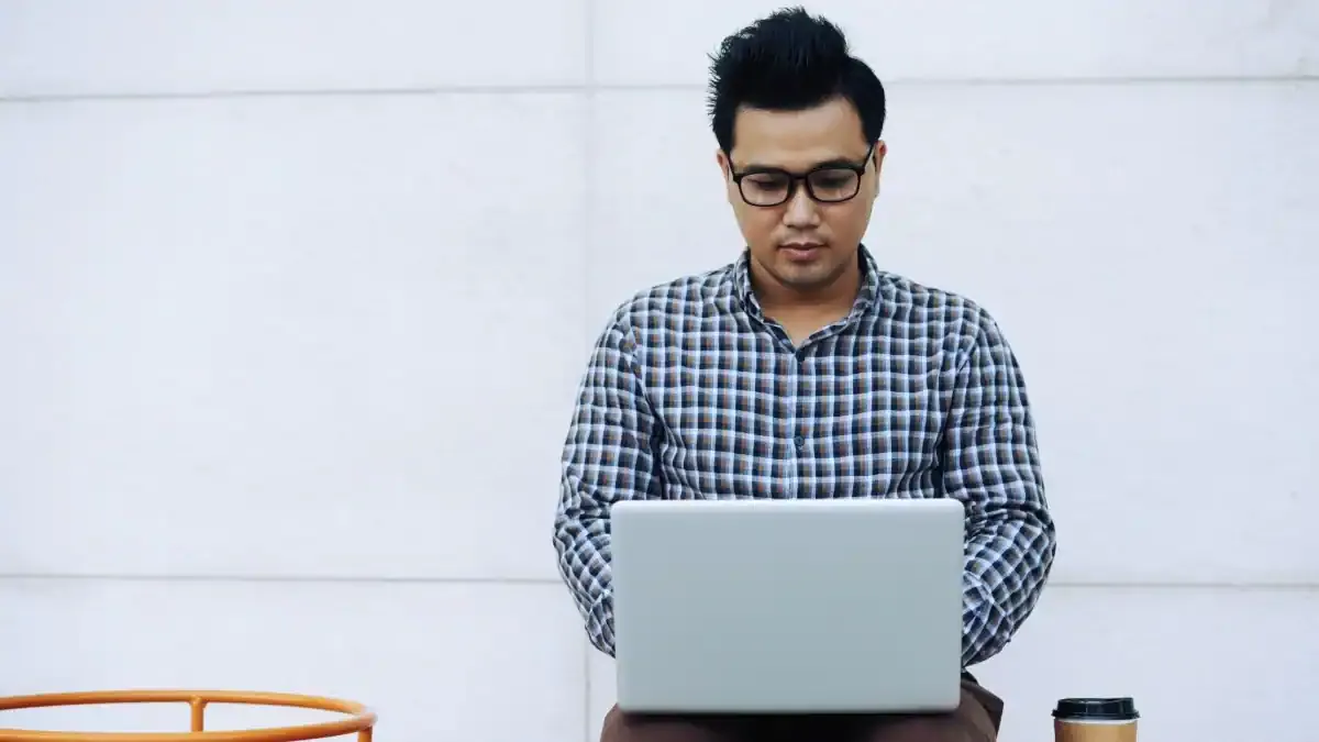 GATE COAP 2026 Dates Out! Don't Miss Your IIT Seat A focused engineering student looking at the GATE COAP 2026 schedule on a laptop screen with the StudyHub logo visible.