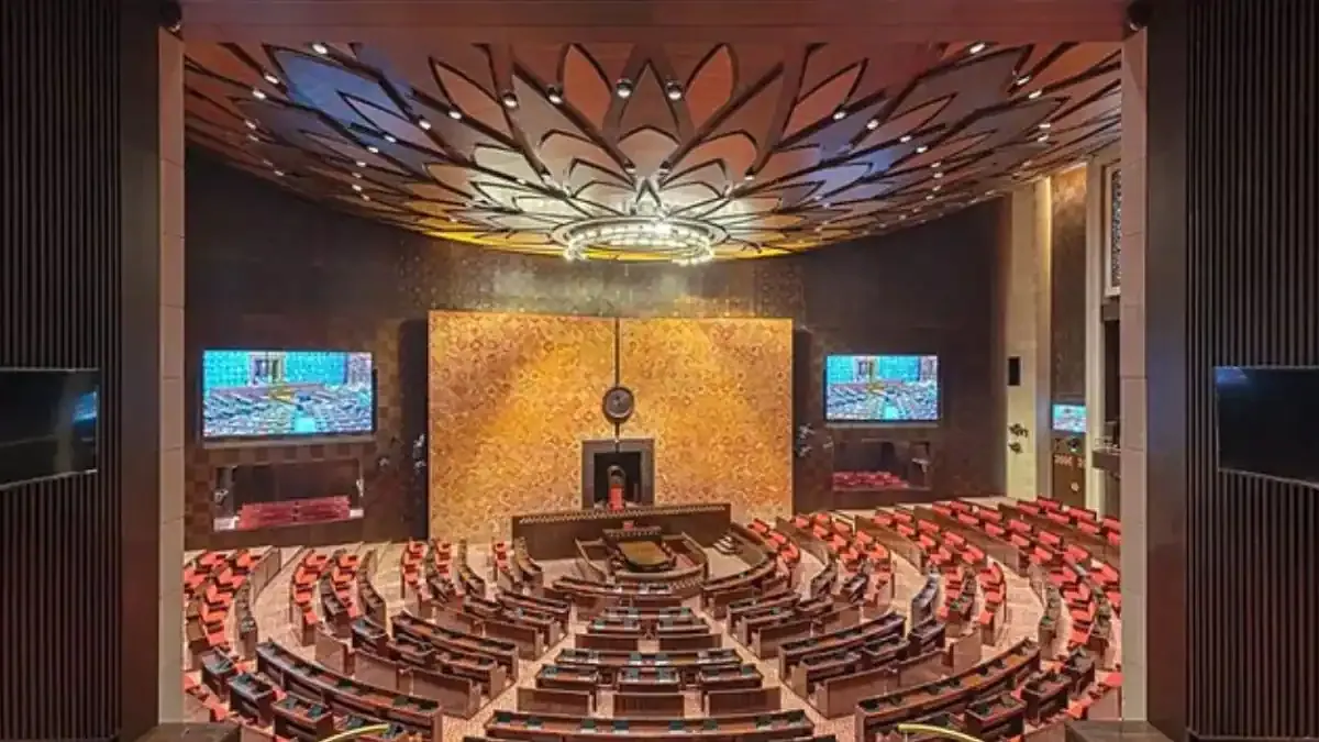 A focused UPSC aspirant studying for the Civil Services Exam with books and notes on a desk, representing the new exam changes.