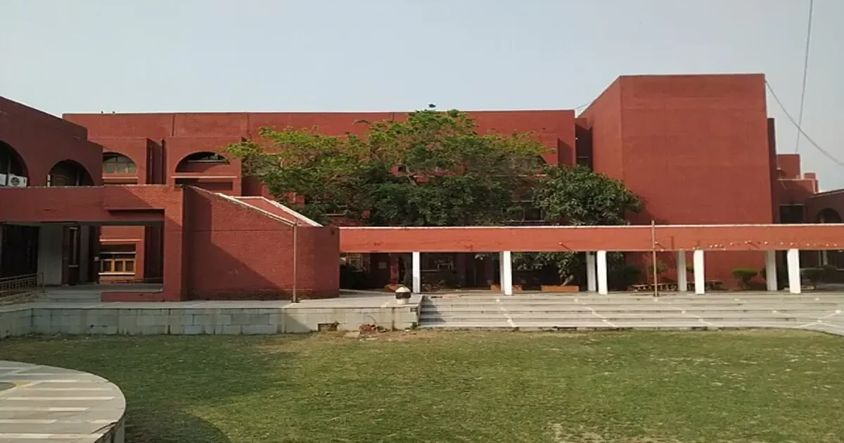 Students planning a campus gathering at StudyHub with application forms.