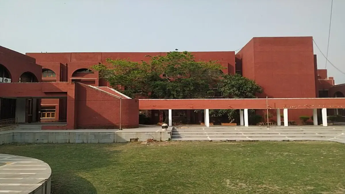 Students planning a campus gathering at StudyHub with application forms.