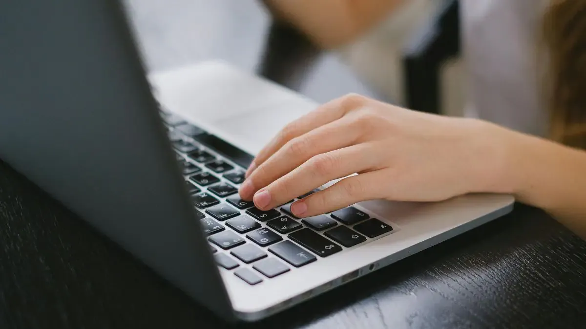 A determined student reviewing their Bihar Board Class 12 exam answer sheet for the scrutiny process in 2026.