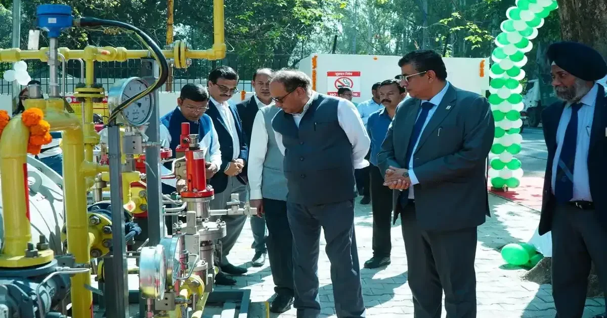 Inauguration of the Piped Natural Gas facility at IIT Roorkee, showcasing sustainable energy solutions.