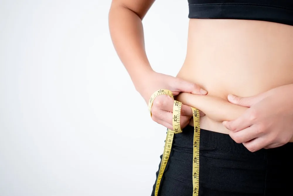 Lemon water or ACV? Conquer belly fat. Find out which wins!